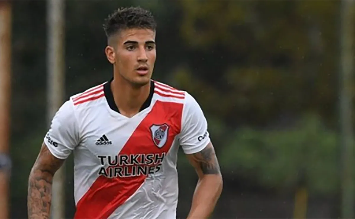 El central de la Reserva contó una divertida anécdota con Juanfer en un entrenamiento.