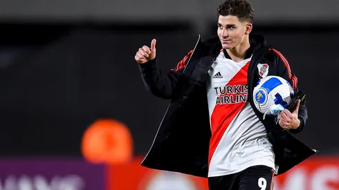 Julián, autor de seis goles, se llevó dos pelotas y se metió en el equipo ideal de la Copa.