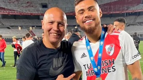 Ítalo Díaz junto a Paulo celebrando en pleno Monumental la última Liga Profesional.