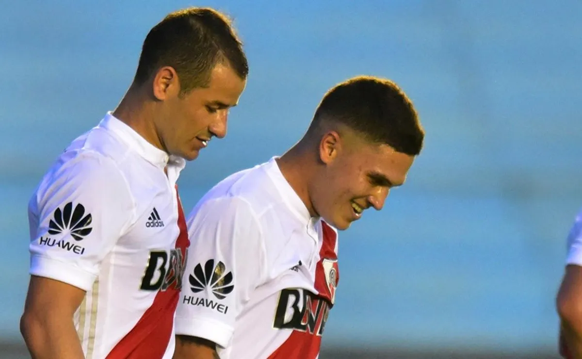 Rodrigo Mora pasó por el River Camp y en sus redes sociales compartió una foto junto a Juanfer con un emotivo mensaje para el colombiano.