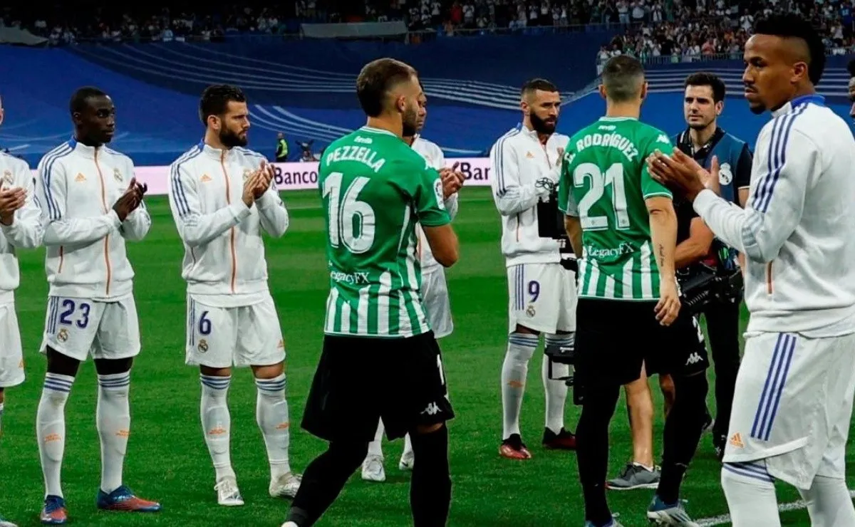 Pezzella y Guido Rodríguez, protagonistas de una jornada histórica en el Bernabéu.