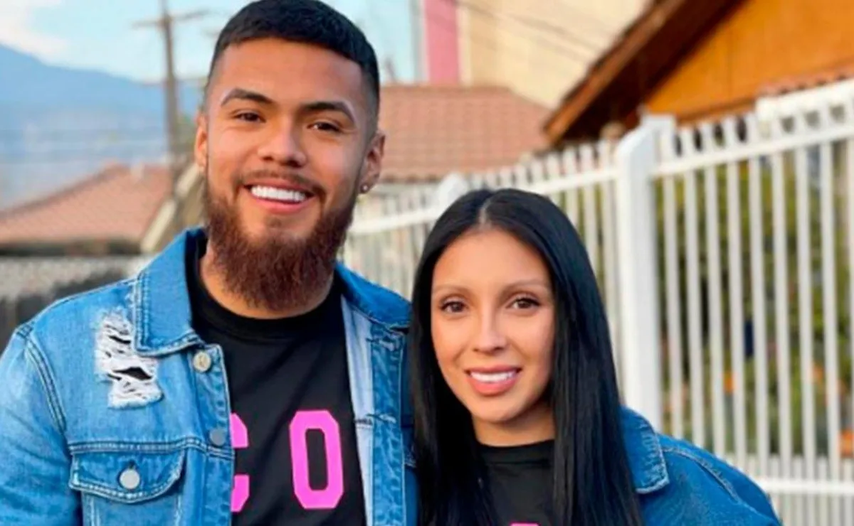 Fernanda Arena, esposa de Paulo Díaz, expresó su orgullo por la capitanía del chileno y además le expresó su apoyo incondicional.