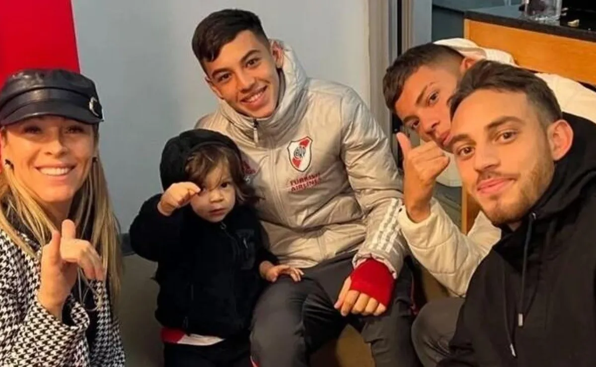 Los hijos del Muñeco y Geraldine La Rosa, presentes en la victoria de River en el Monumental.