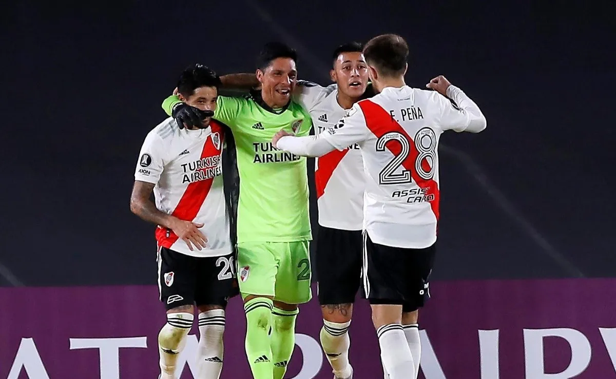 Junto al debut de Enzo en el arco, también hubo dos juveniles que saltaron a la cancha por primera vez.