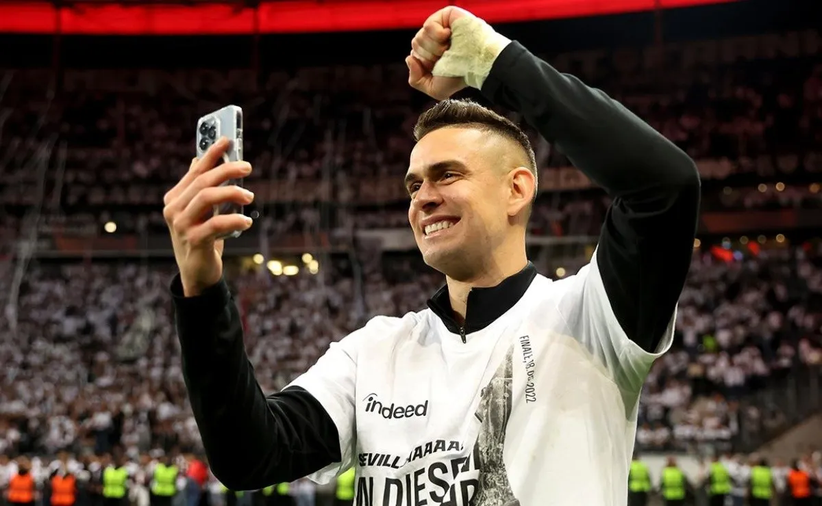Rafael Santos Borré, el ex River que puede ser campeón de la UEFA Europa League.