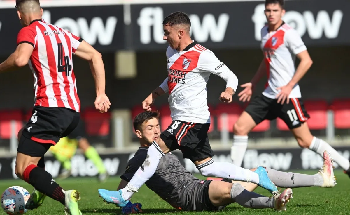 El número 8 de la Reserva de River marcó un auténtico golazo.