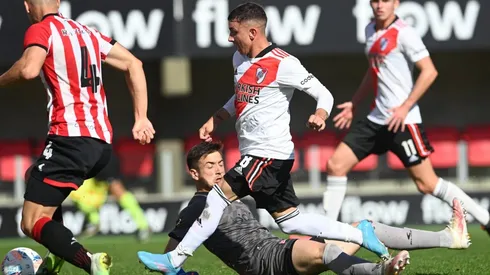 El número 8 de la Reserva de River marcó un auténtico golazo.