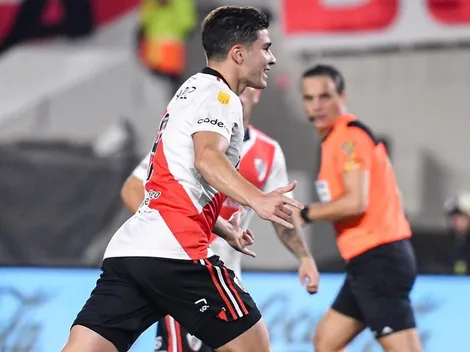 El insólito regalo que le tiraron a Julián desde la tribuna