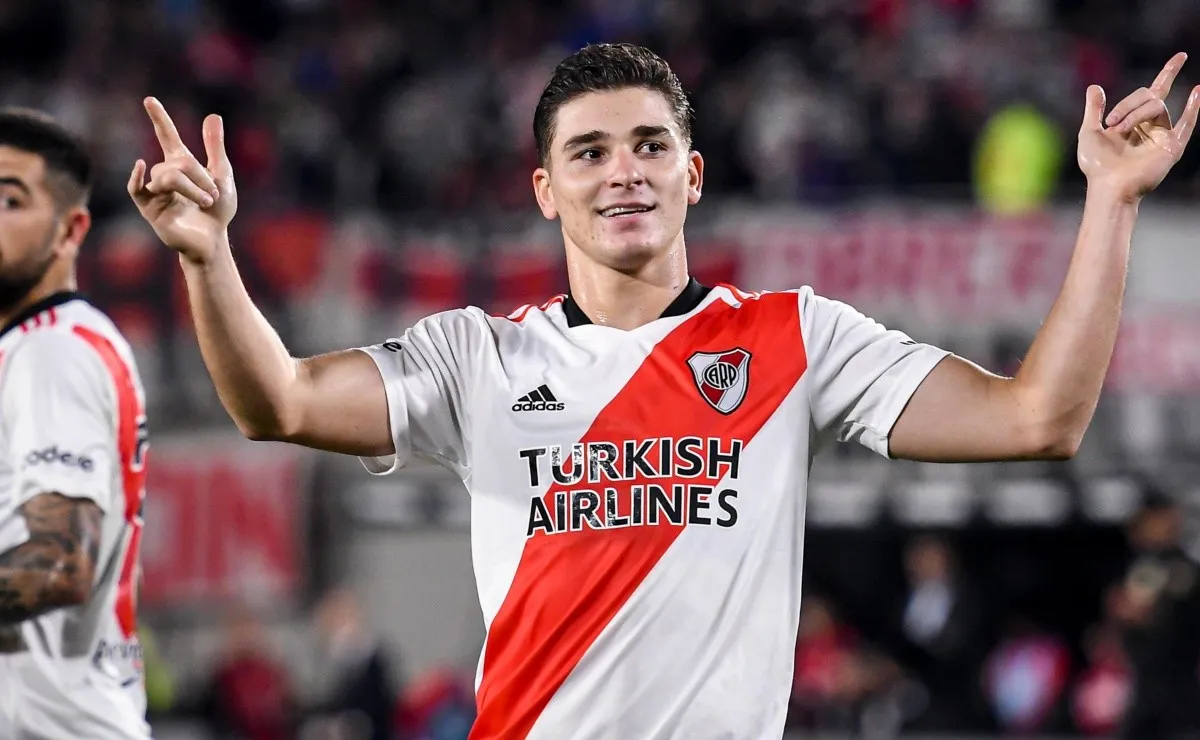 Julián Álvarez analizó la victoria de River contra Platense por la Copa de la Liga y contó cómo vive sus últimos partidos con el Manto Sagrado.