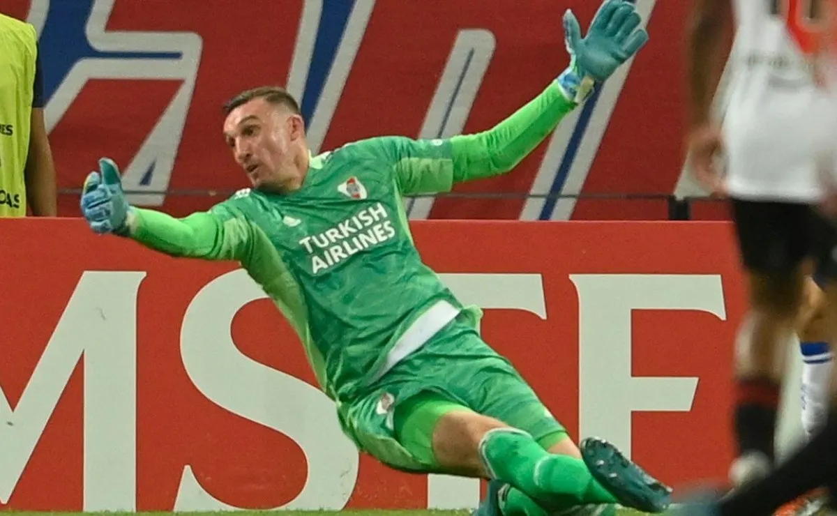 Franco Armani fue la gran figura de River contra Fortaleza y en las redes sociales no solamente lo elogiaron los fanáticos del Más Grande sino que también lo hicieron varios brasileros.