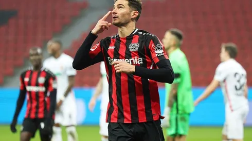 Lucas Alario apenas jugó 444 minutos en lo que va del año y anotó cuatro tantos con la camiseta del Bayer Leverkusen, a mitad de año River podría ir a la carga por él.