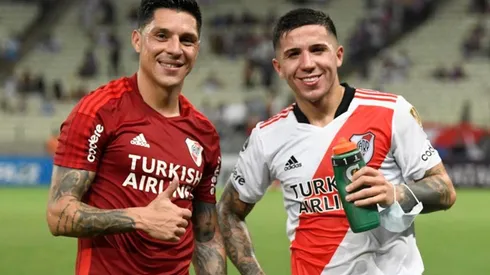 Enzo Pérez junto a Enzo Fernández una vez que terminó el partido.