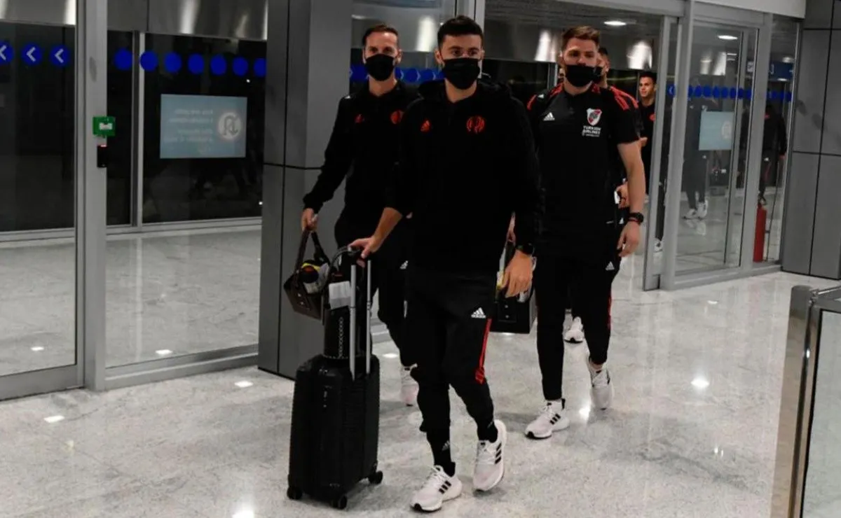 El plantel de River llegó a Brasil este miércoles por la noche, el próximo jueves desde las 19 horas enfrentará a Fortaleza por la Copa Libertadores.