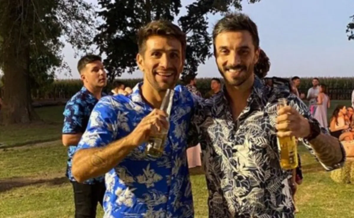 Leo Ponzio y Nacho Scocco siguen tirando paredes fuera de la cancha