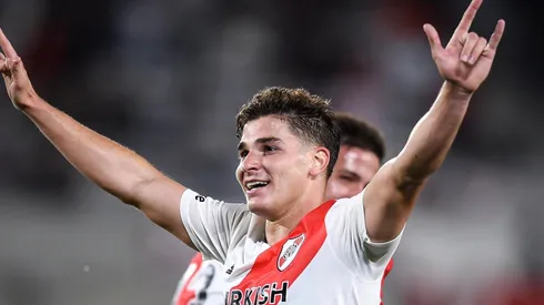 El Millonario clasificó en cuartos de final con una goleada inolvidable en Junín.