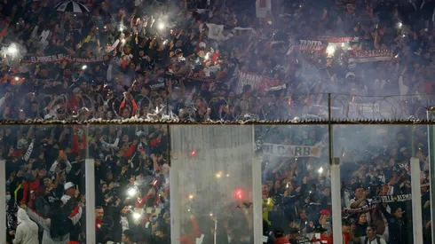 Los hinchas del Millonario estuvieron en riesgo durante el partido en Chile.