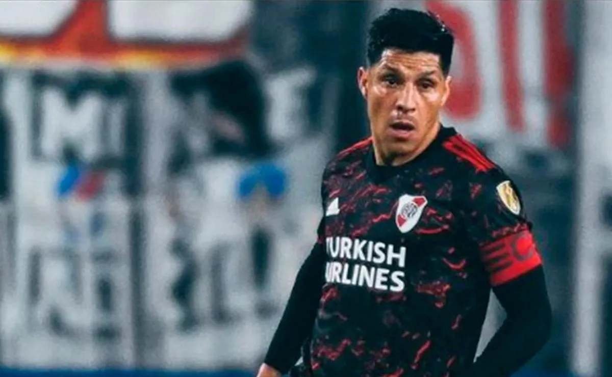 Enzo Pérez acumula dos tarjetas amarillas en la Copa Libertadores y en caso de recibir una tercera se perderá el próximo partido.
