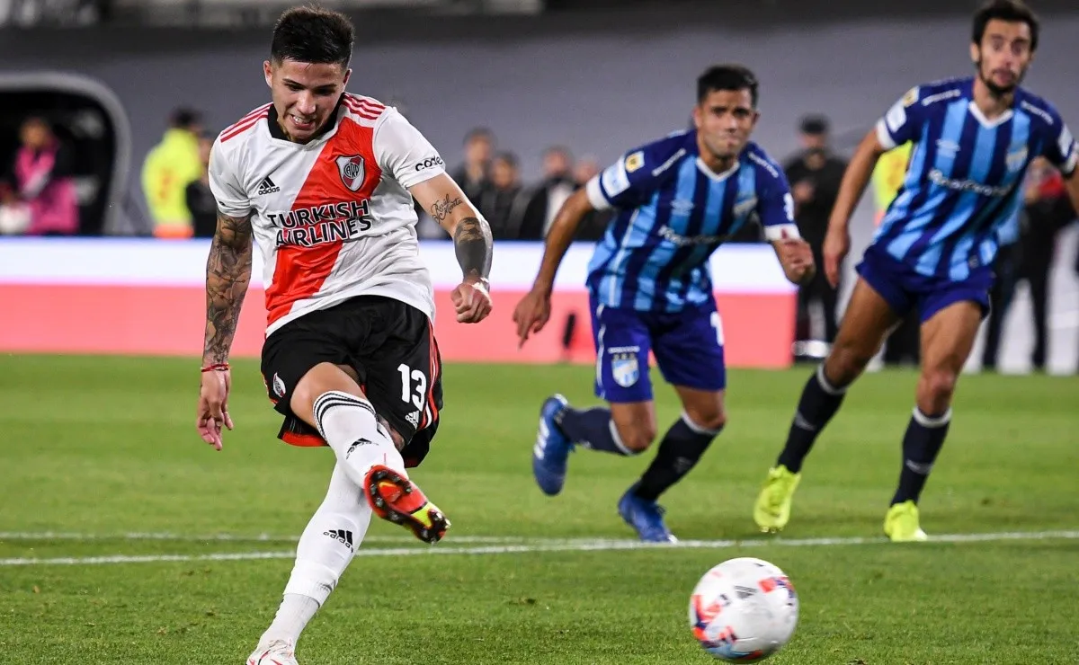 Enzo Fernández, uno de los especialistas desde el punto penal