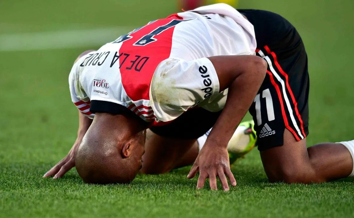 El charrúa padece una molestia en la rodilla derecha y por eso fue descartado para esta tarde.