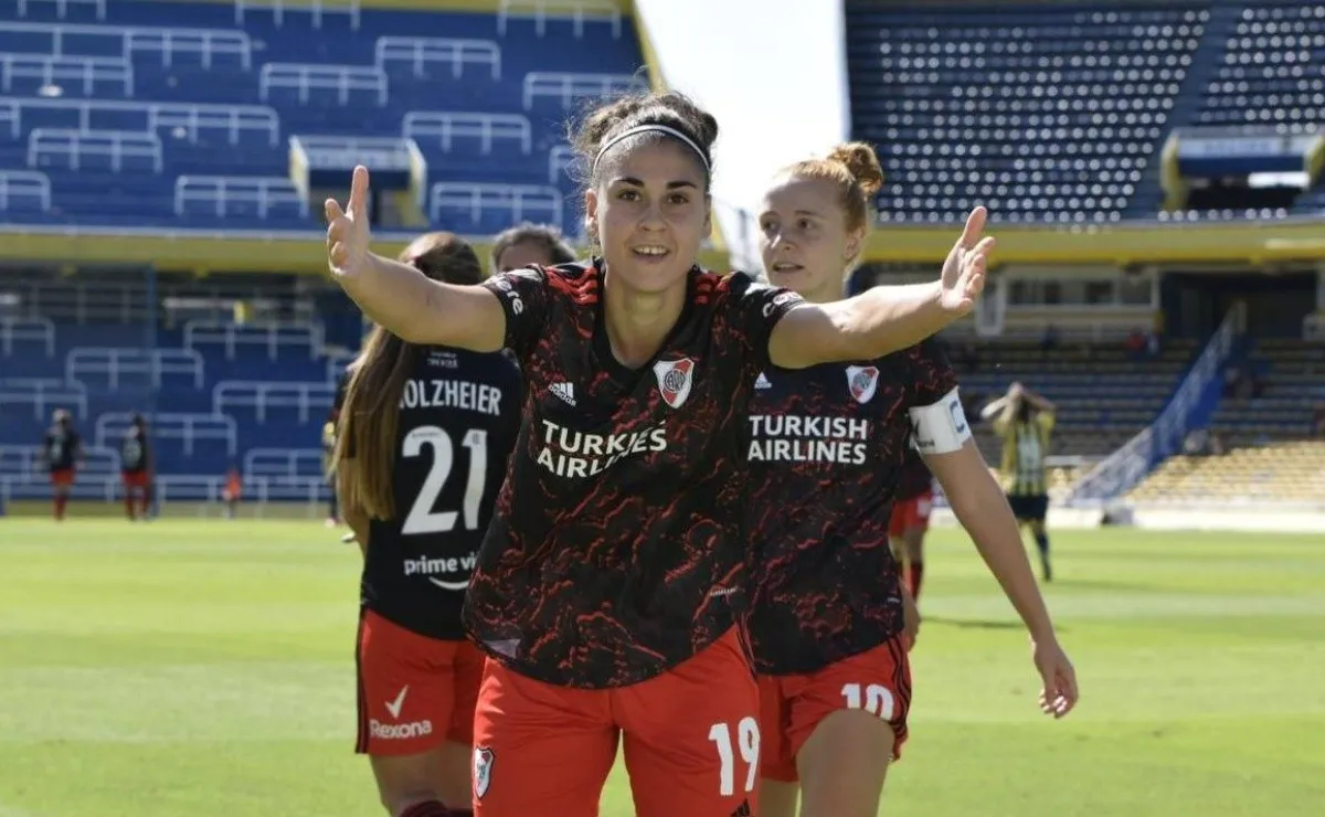 El festejo de Martina del Trecco en el Gigante de Arroyito.