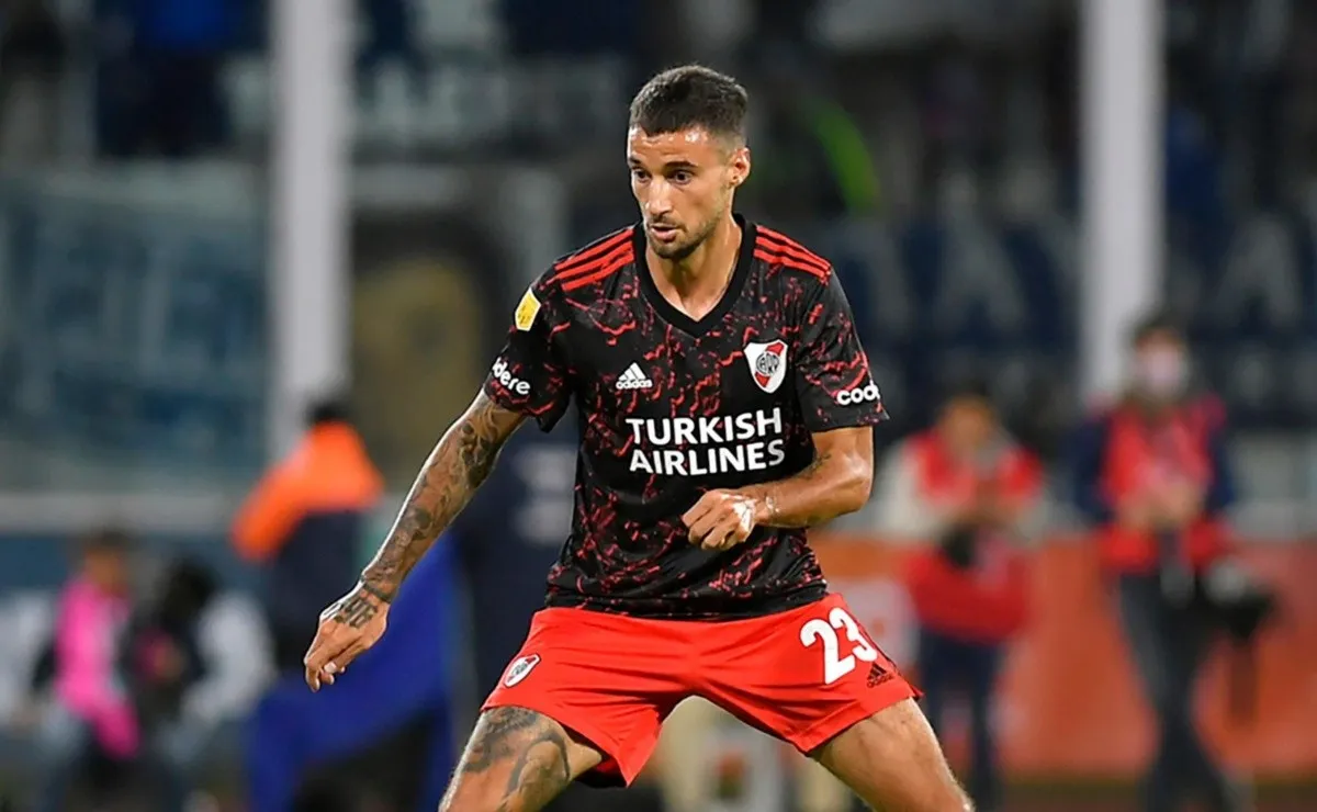 El zaguero del Millonario tuvo un gesto para destacar con un hincha de River que fue a probarse a su escuela de fútbol.