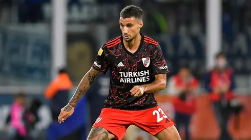 El zaguero del Millonario tuvo un gesto para destacar con un hincha de River que fue a probarse a su escuela de fútbol.