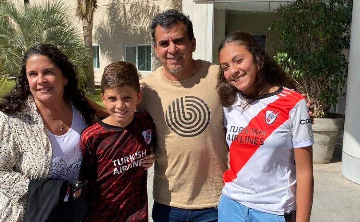 El Diablo pasó por la concentración de River y se reencontró con el Muñeco