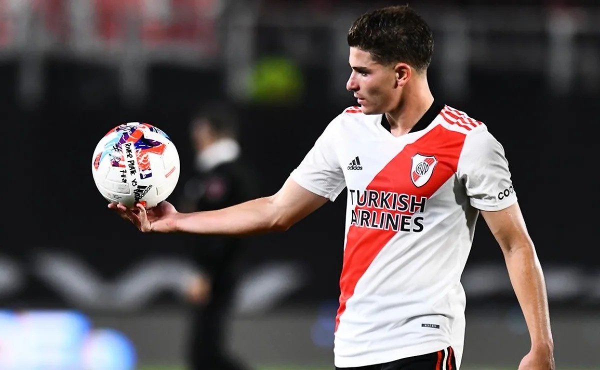 Julián Álvarez podría jugar su último partido en River un día antes de partir para Manchester y sumarse a las filas del equipo de Gurdiola.