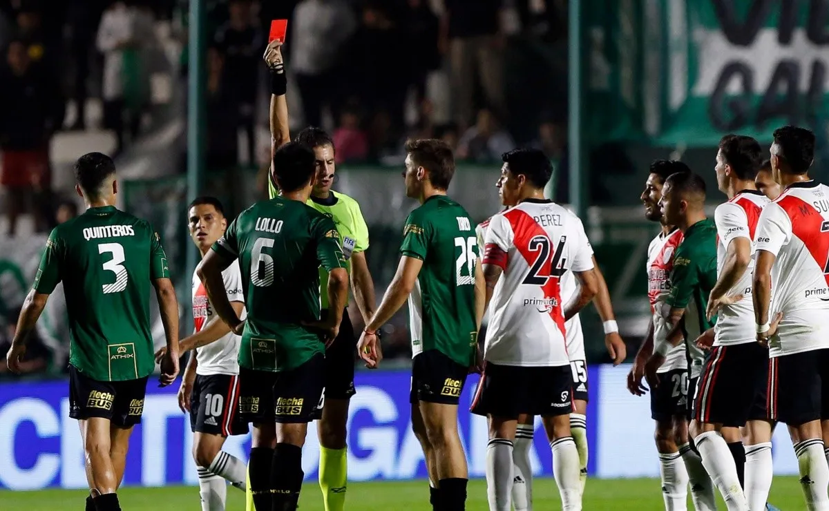El número 6 del Taladro se fue expulsado en el segundo tiempo.