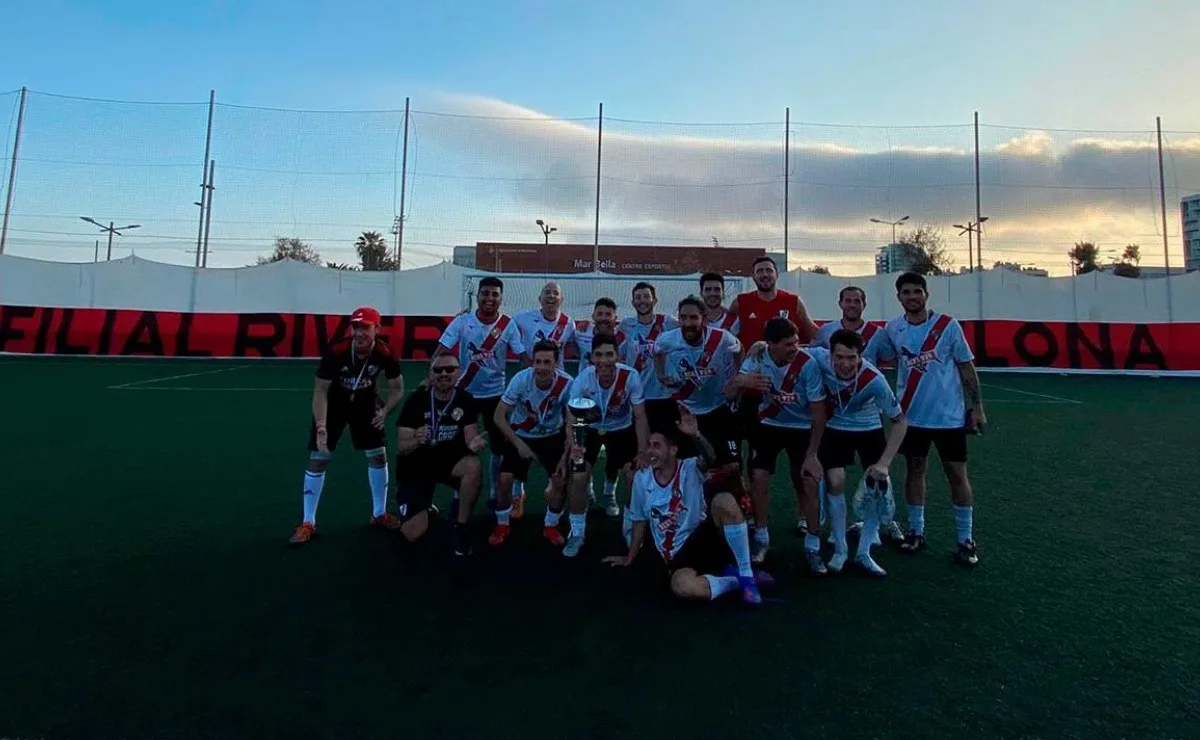 La Filial de River en Barcelona se consagró campeón de un torneo de peñas y filiales que se disputa en dicha ciudad, en el camino dejó a Boca en cuartos y le ganó la final a Racing.