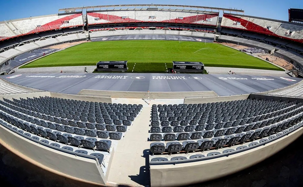 River puso a la venta algunas ubicaciones que se construirán en los próximos meses y los hinchas arrasaron con la San Martín Baja Inferior, quedan muy pocas ubicaciones.
