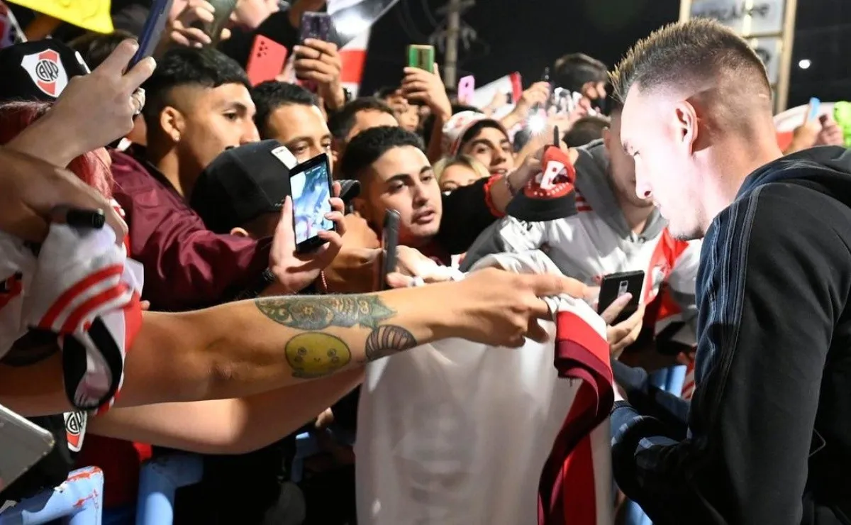 Los hinchas millonarios recibieron al campeón del fútbol argentino
