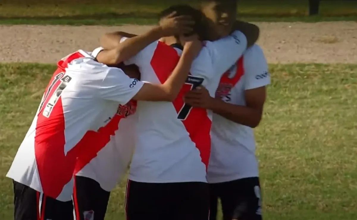 La Sexta División de River venció a Manchester United y es semifinalista del torneo