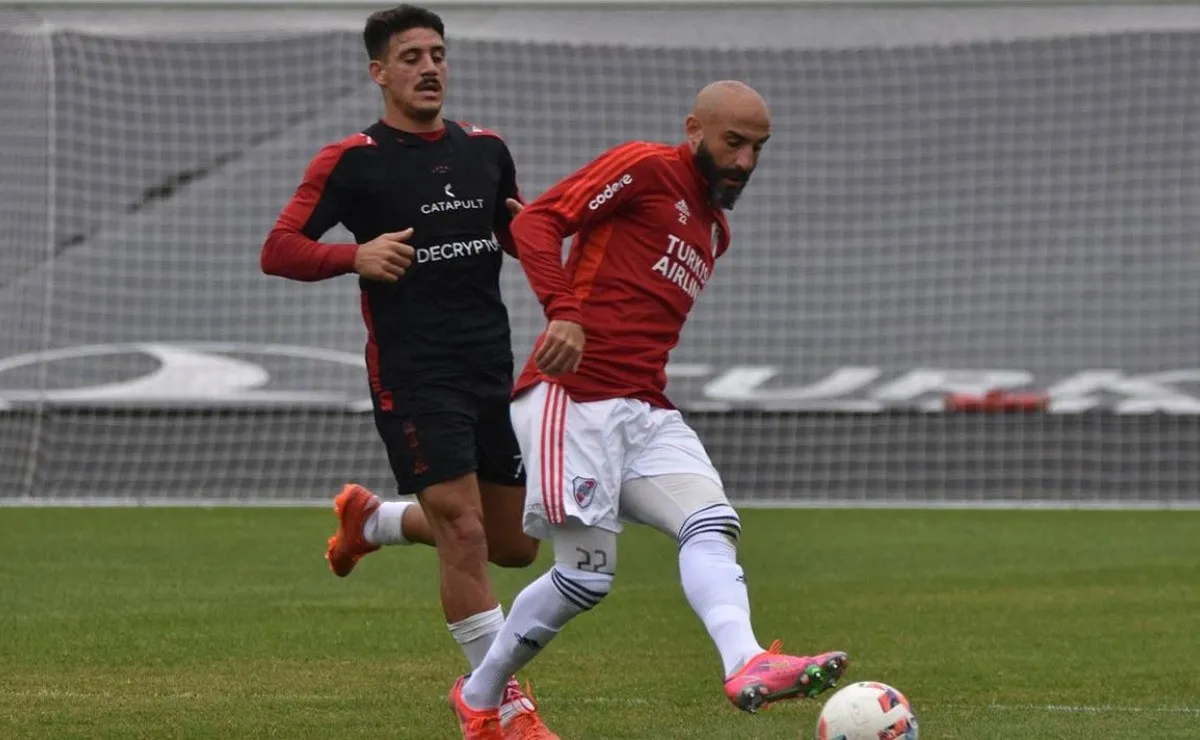 Javier Pinola sufrió la distensión del bíceps femoral derecho y será baja en River por los próximos cinco partidos, cuatro de ellos por la Copa de la Liga y el restante por la Libertadores.