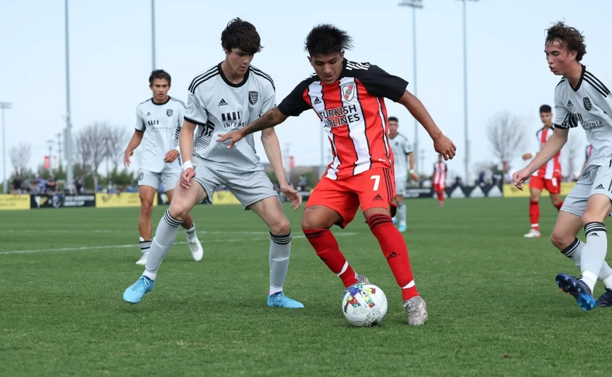 La Sexta División de River juega contra Tigres por un lugar en la final de la GA Cup 2022, los dirigidos por Borrelli vienen de ganarle 2 a 1 al Manchester United.