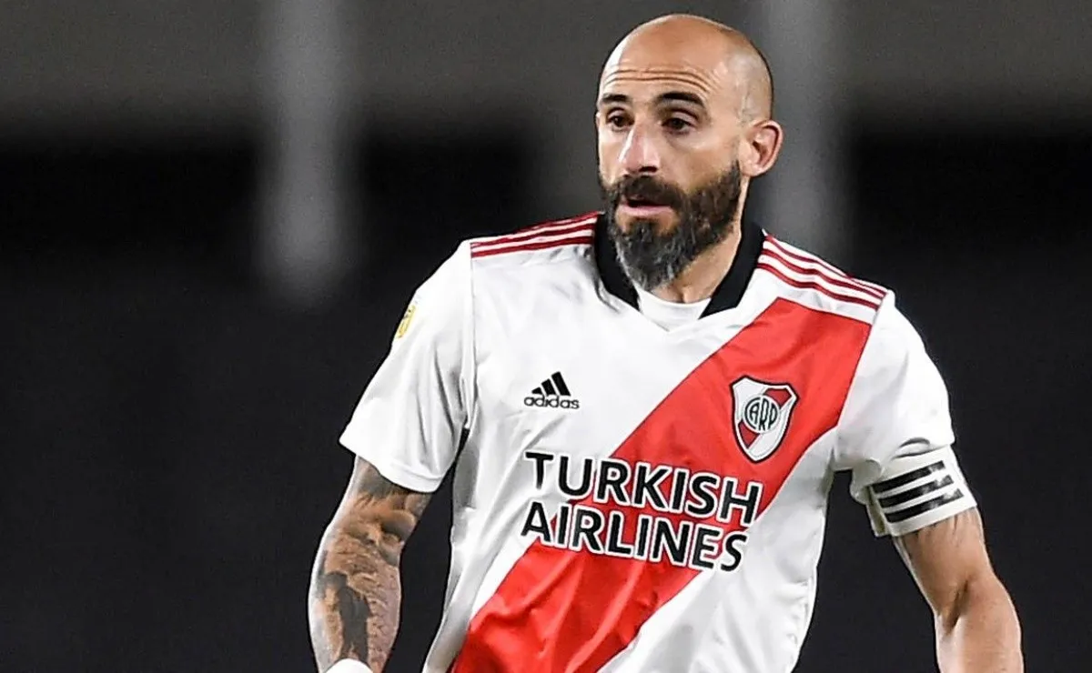 Los motivos por los que Javier Pinola no apareció en la lista de concentrados para el partido entre River y Banfield por la décima fecha de la Copa de la Liga.