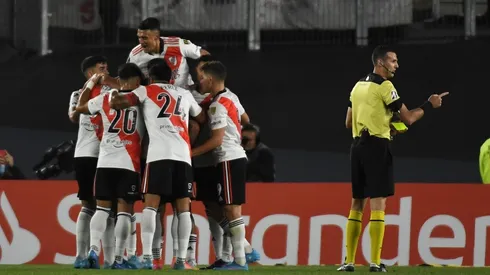 Abrazo de gol en el Monumental: River le ganó 2-0 a Fortaleza