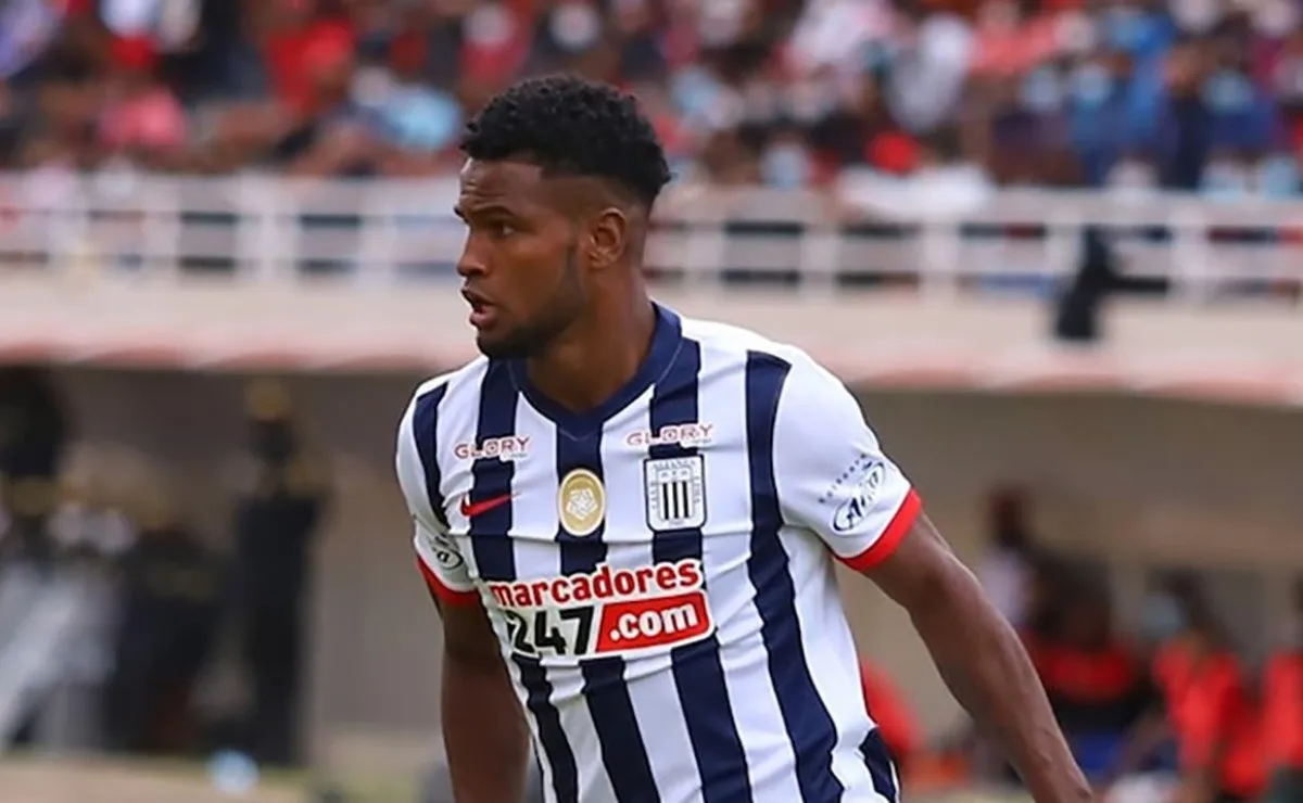El jugador peruano no estuvo en el partido de Alianza Lima contra Colo Colo por Copa.