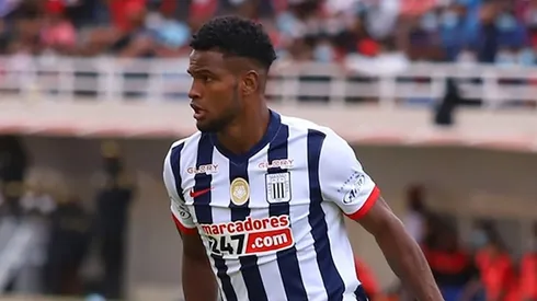El jugador peruano no estuvo en el partido de Alianza Lima contra Colo Colo por Copa.