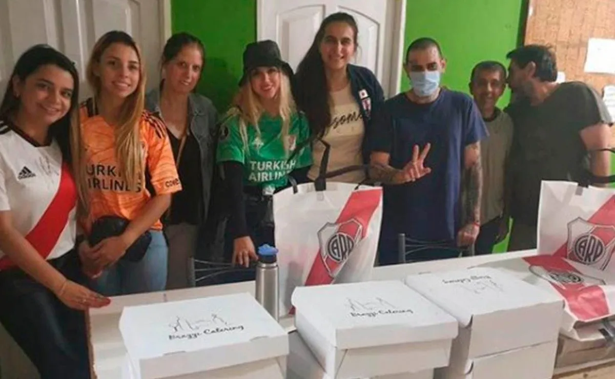 River Solidario junto a Daniela Rendón, la esposa de Franco Armani, estuvieron en Vicente López para donar comida.