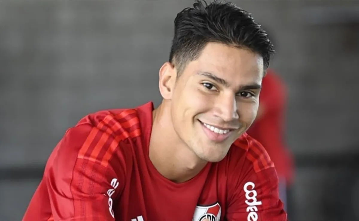 El delantero estará varias semanas fuera de las canchas.