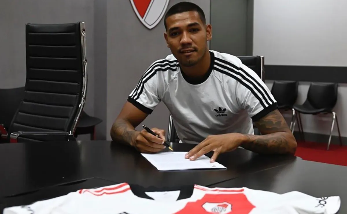 El defensor central tiene contrato a préstamo con River hasta fin de año.