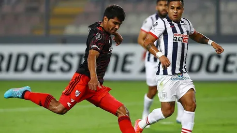 Robert Rojas se fracturó la tibia y el peroné producto de una patada desleal de Aldair Rodríguez y estará unos 5 meses fuera de las canchas.