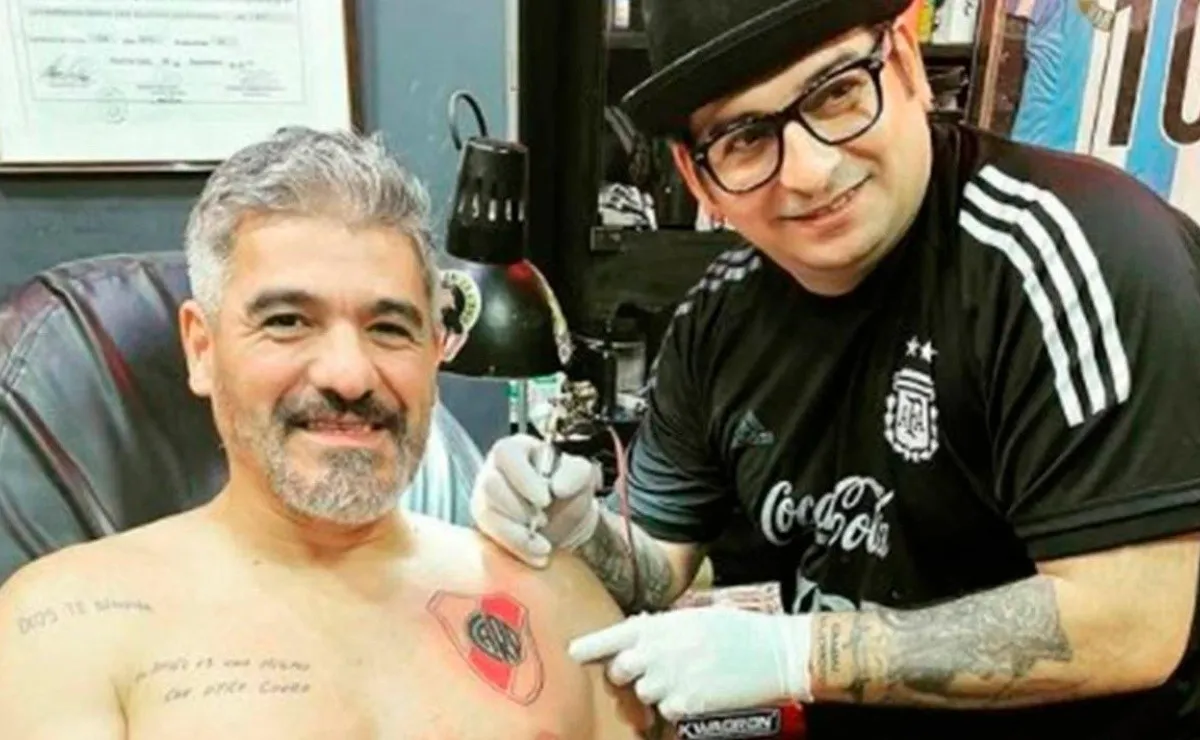 Ariel Ortega se tatuó el escudo de River en el corazón.