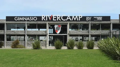 Un grupo de árbitros visitó al plantel de River en el predio de Ezeiza para informarlos respecto al uso del VAR, que ya comenzó a utilizarse en el fútbol argentino.