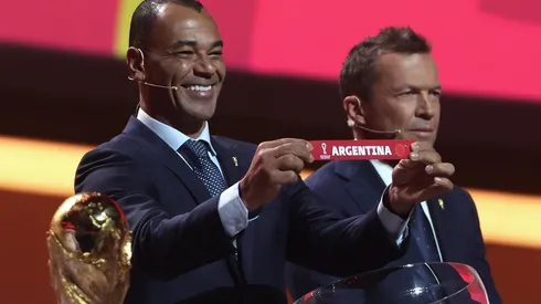 Cafú fue el encargado de sacar la bolilla de Argentina.