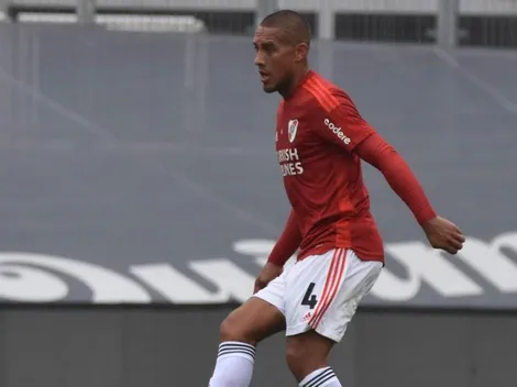 Maidana le cumplió el sueño a varios hinchas y cantó con ellos