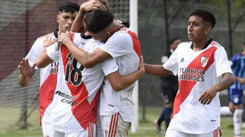 La Quinta División volvió al triunfo en River Camp