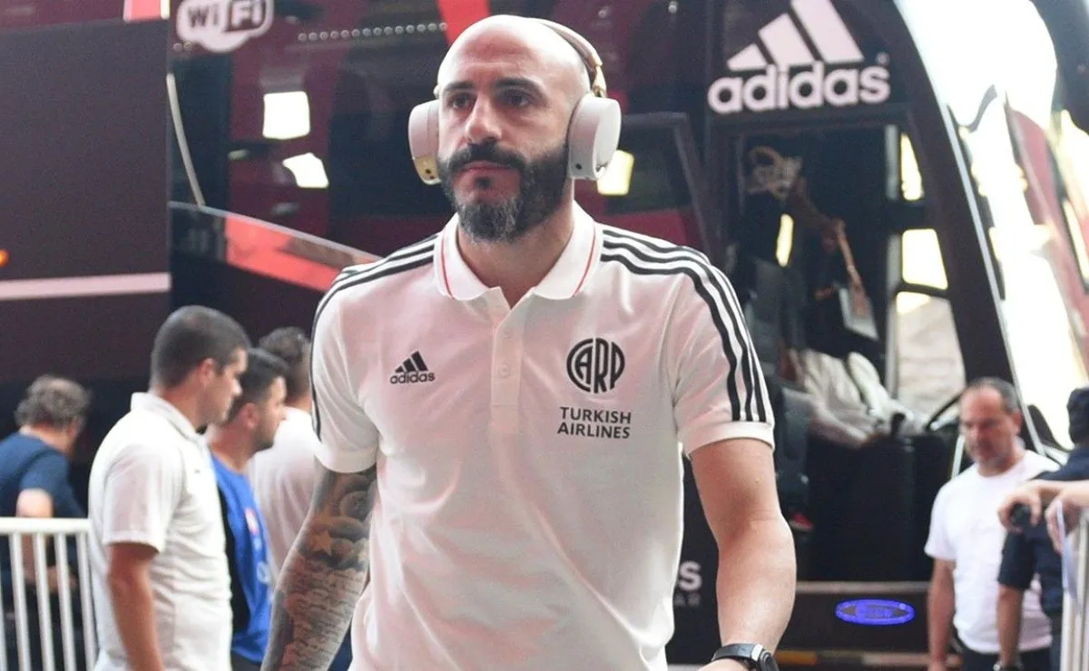 Javier Pinola tuvo un enorme gesto con un hincha de Boca tras el superclásico del pasado domingo en el Estadio Monumental.
