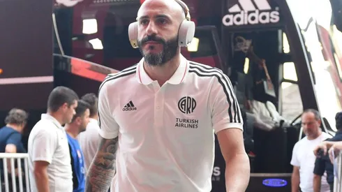 Javier Pinola tuvo un enorme gesto con un hincha de Boca tras el superclásico del pasado domingo en el Estadio Monumental.